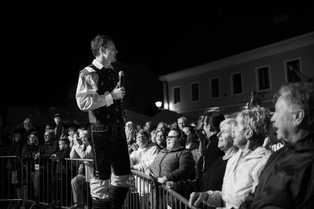 S soncem obsijan drugi festivalski dan 50. Dnevov narodnih noš in oblačilne dediščine v Kamniku (55)